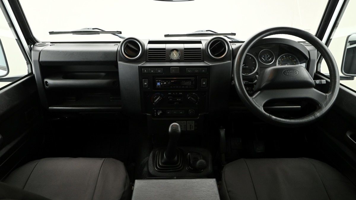 Land Rover Defender 90 Image 14