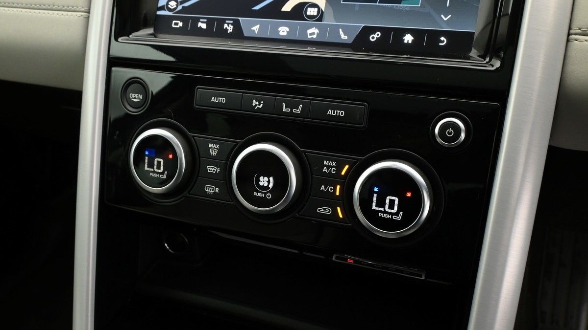 Land Rover Discovery Image 12