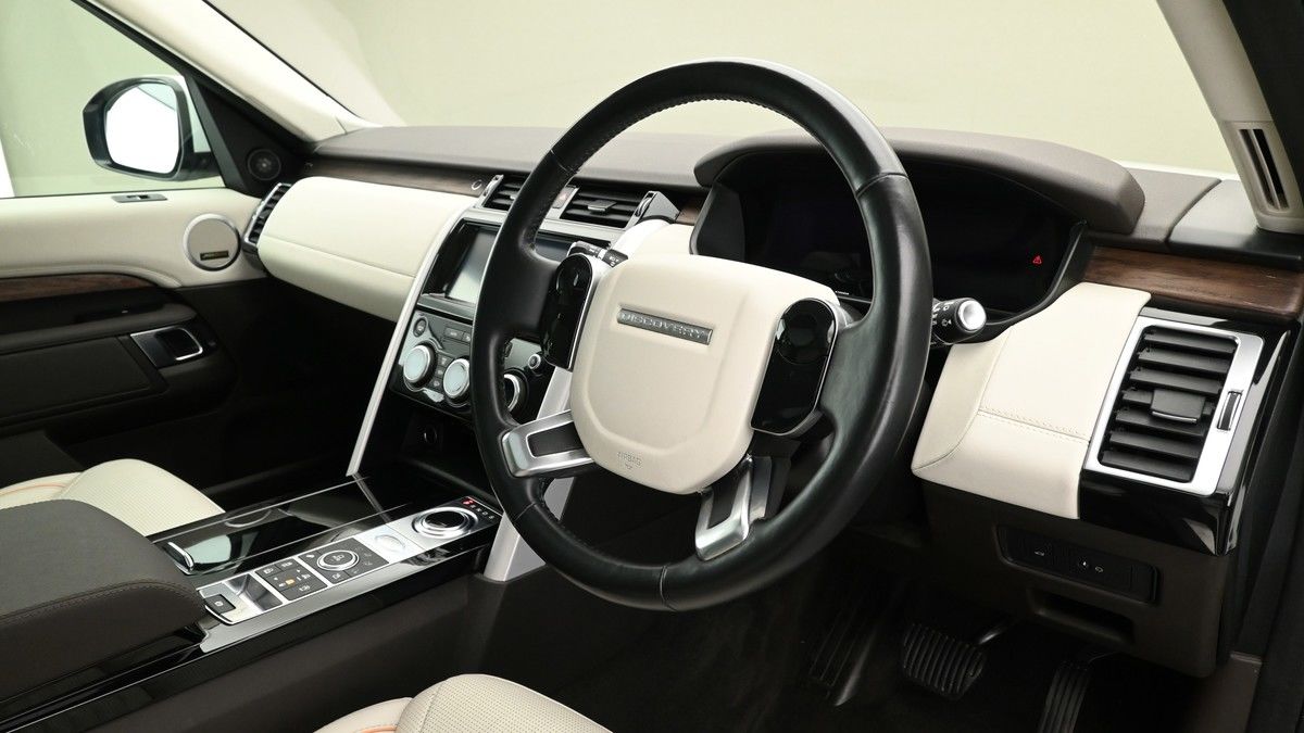 Land Rover Discovery Image 3