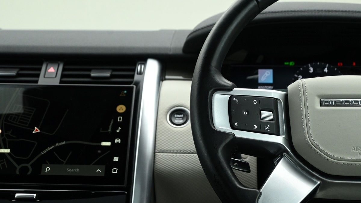 Land Rover Discovery Image 15