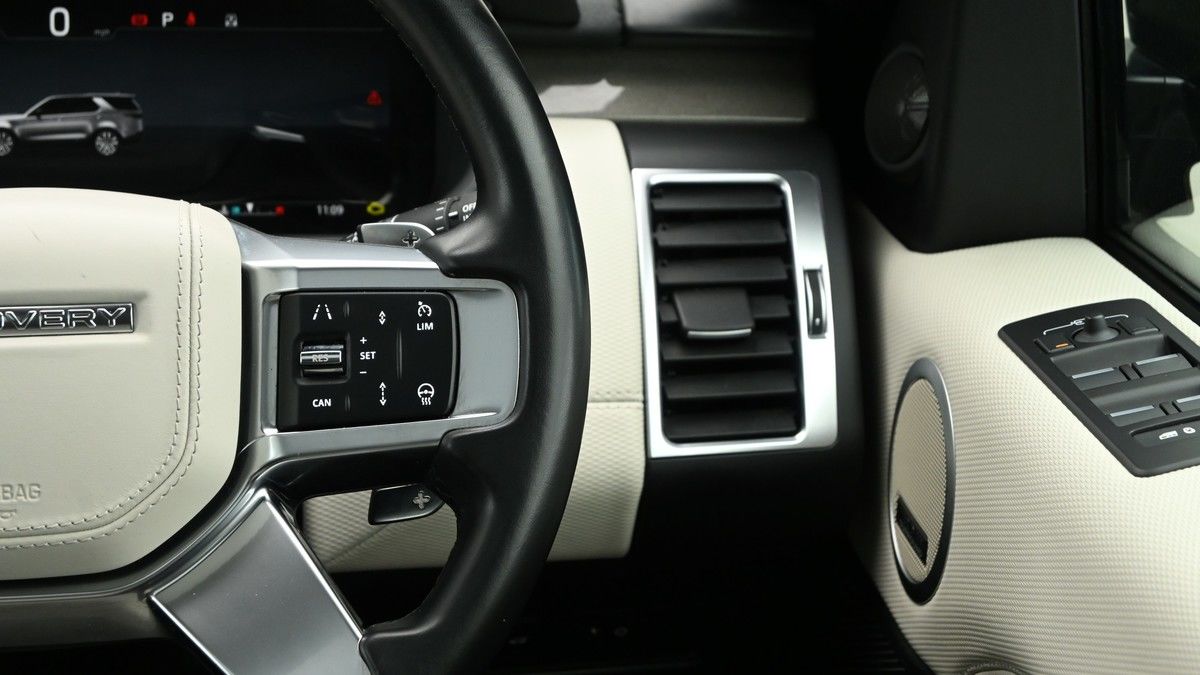 Land Rover Discovery Image 16