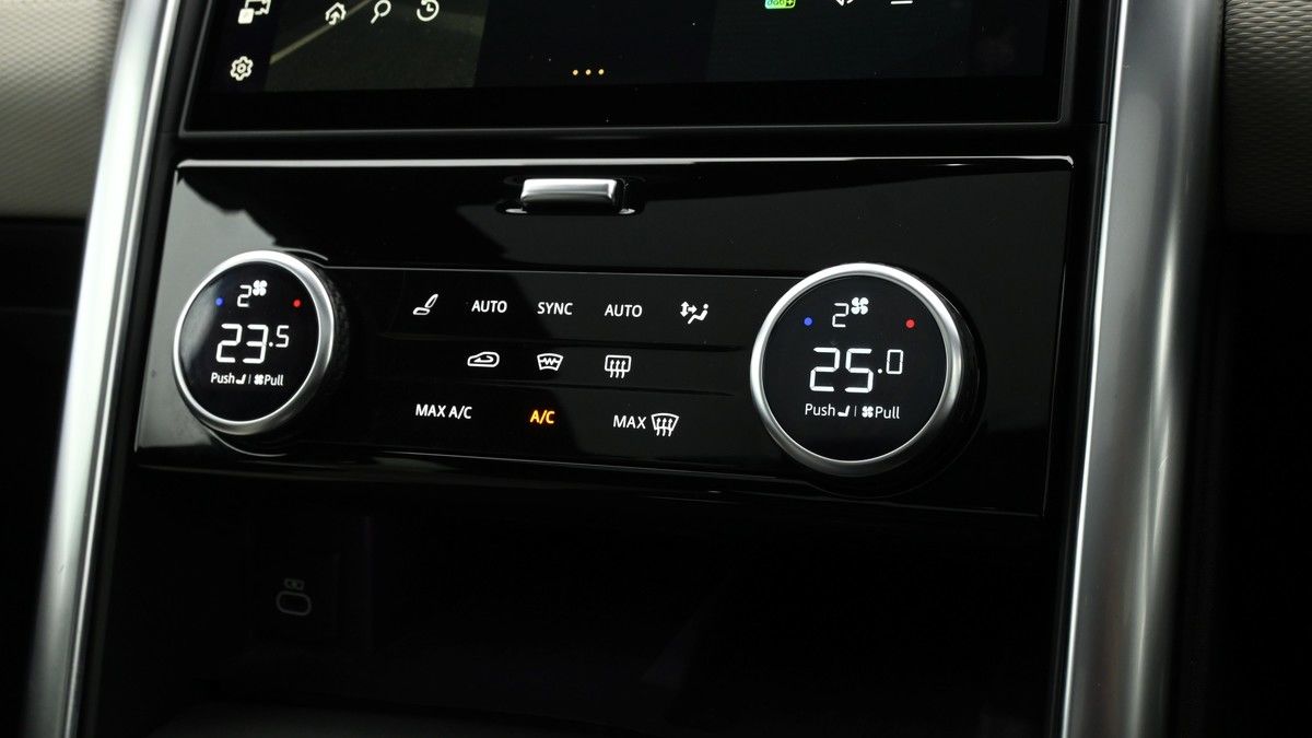 Land Rover Discovery Image 12