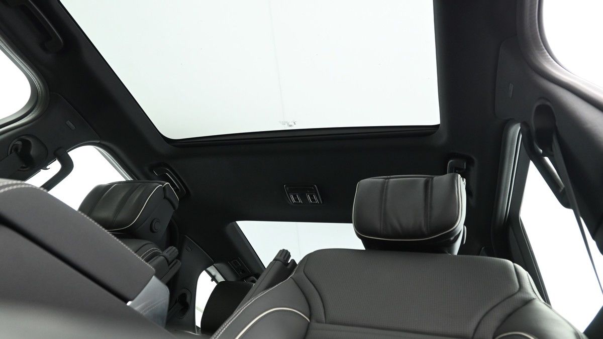 Land Rover Discovery Image 2