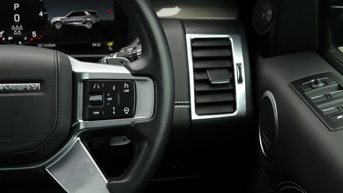 Land Rover Discovery Image 16