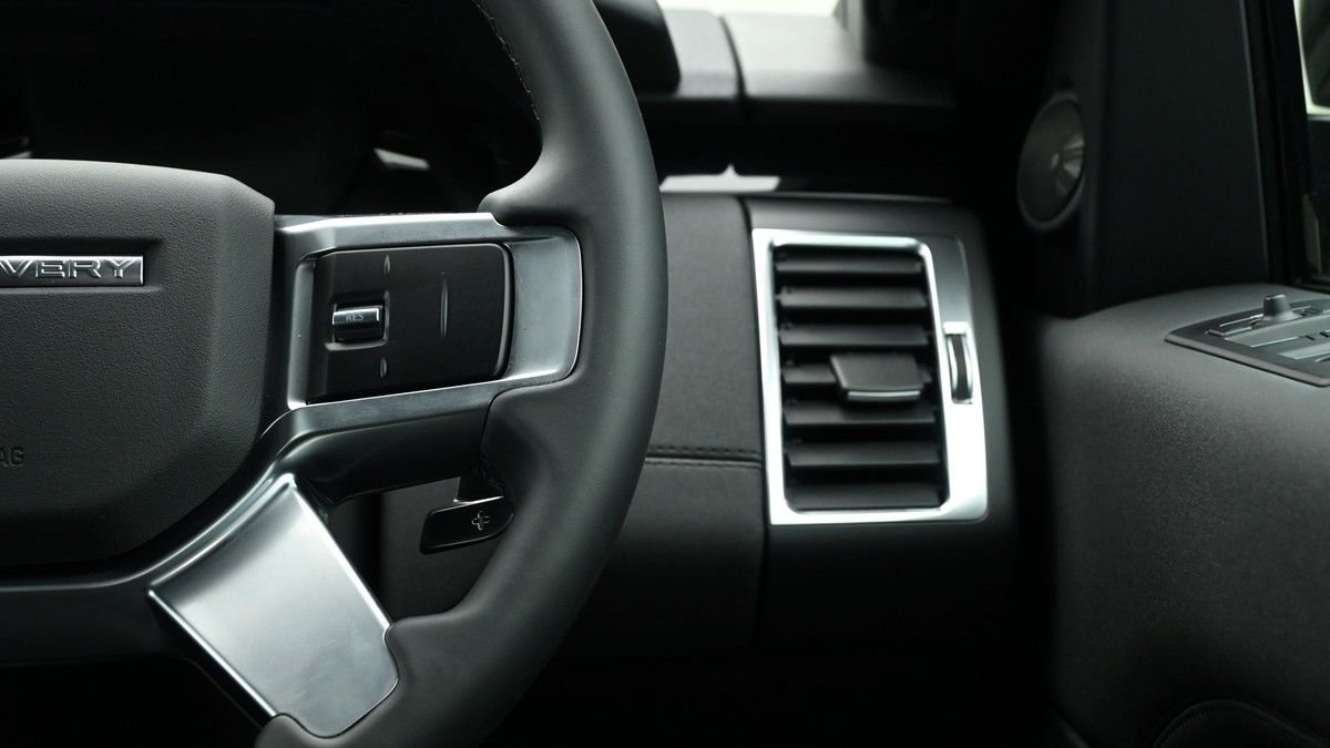 Land Rover Discovery Image 16