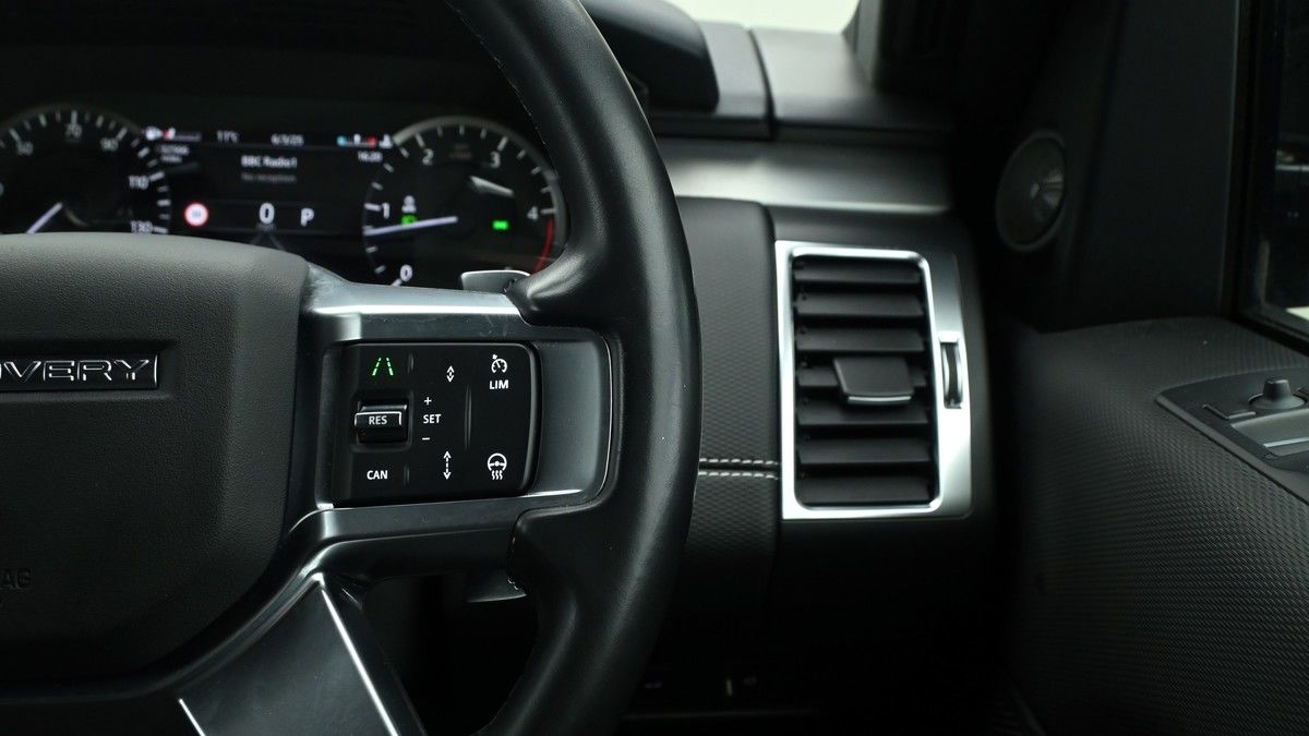 Land Rover Discovery Image 15