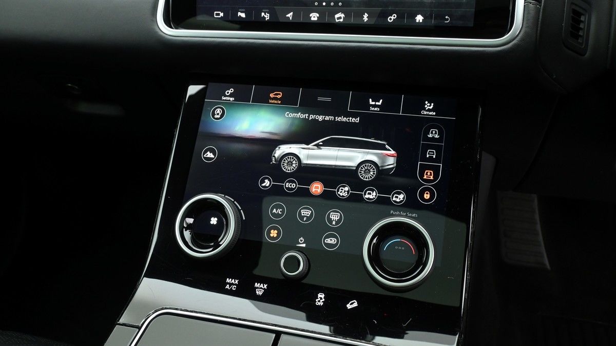 Land Rover Range Rover Velar Image 12