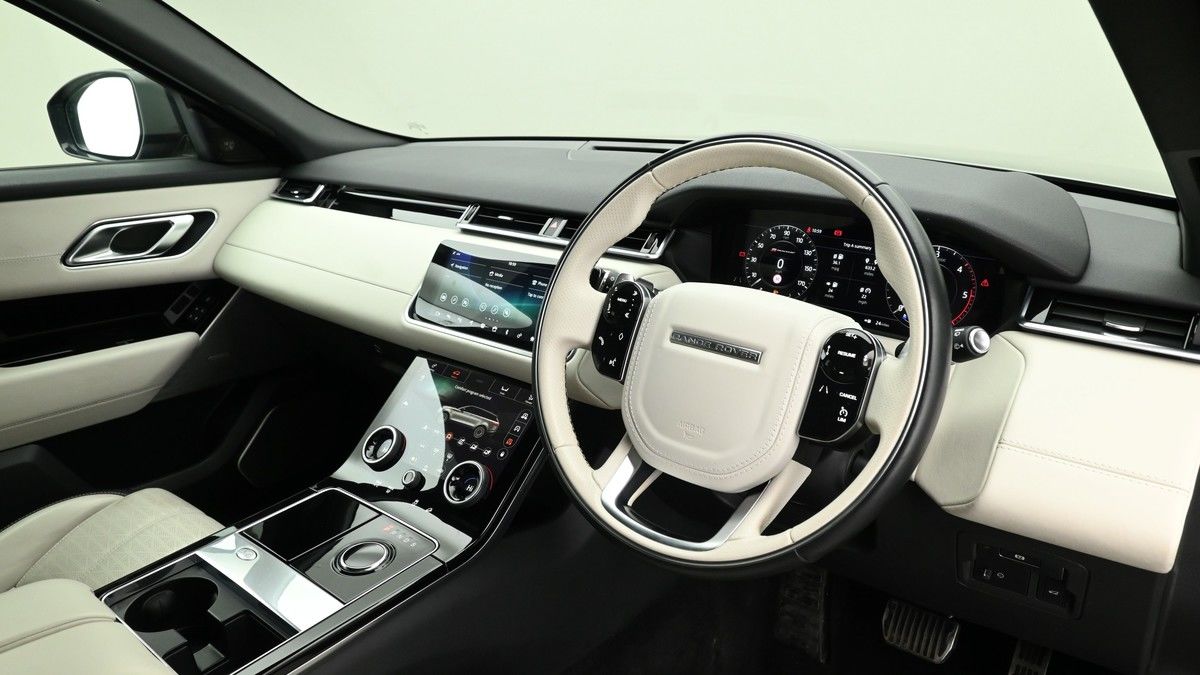 Land Rover Range Rover Velar Image 3