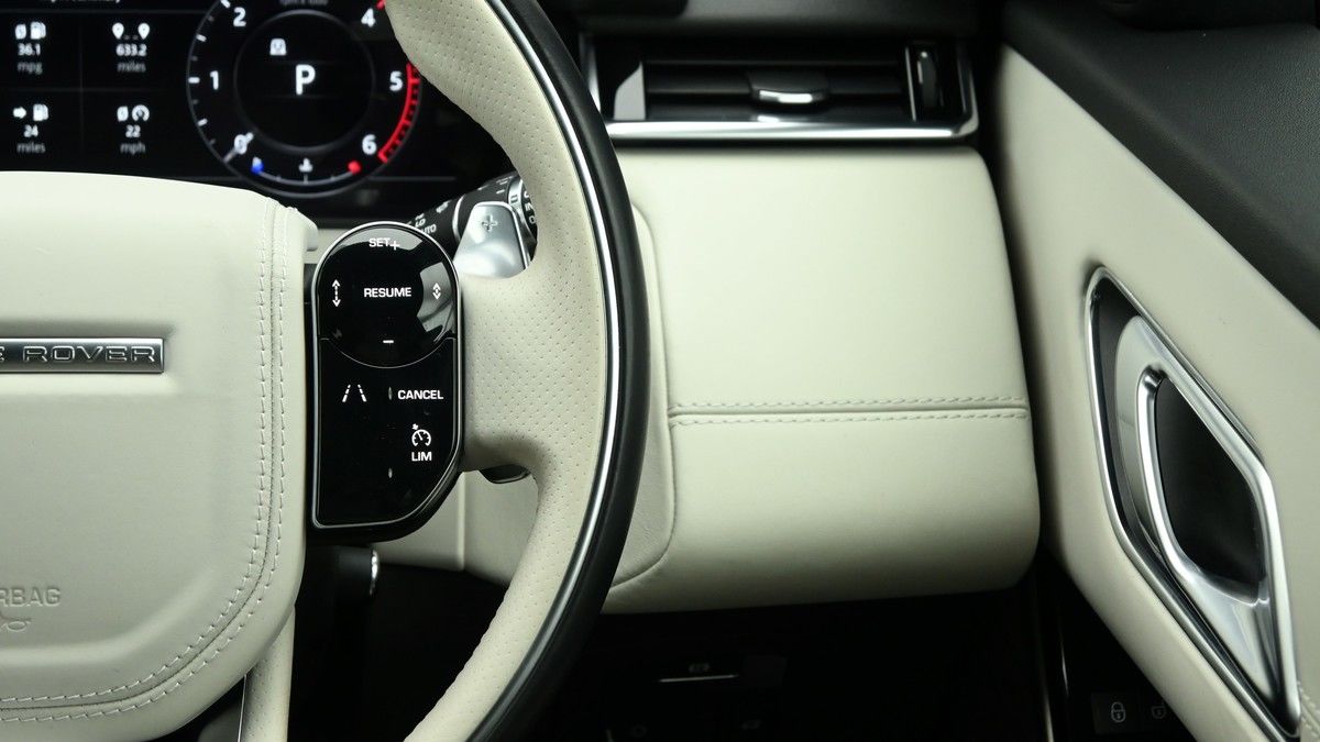 Land Rover Range Rover Velar Image 16