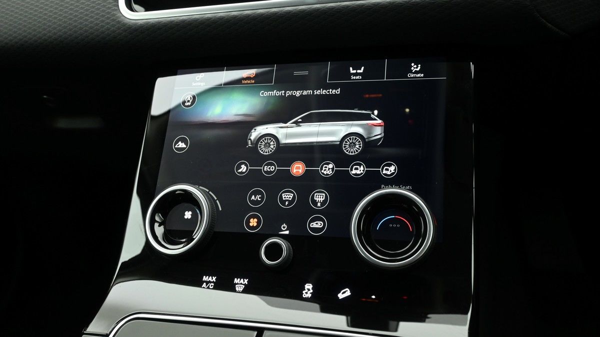 Land Rover Range Rover Velar Image 12