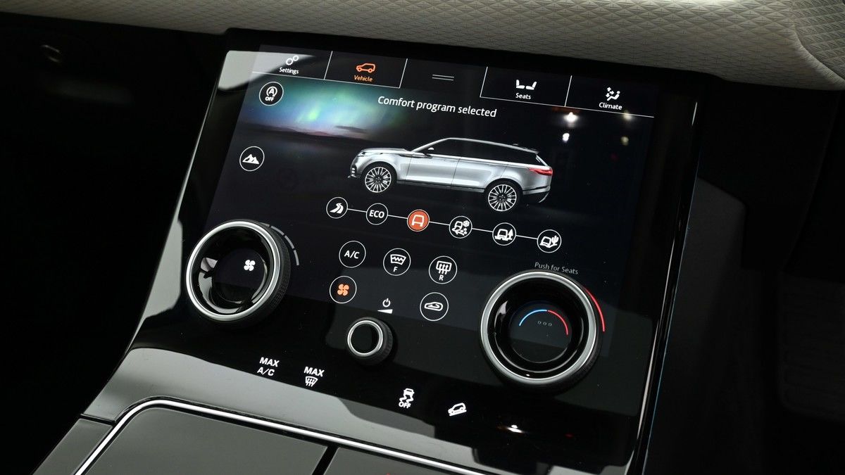 Land Rover Range Rover Velar Image 12