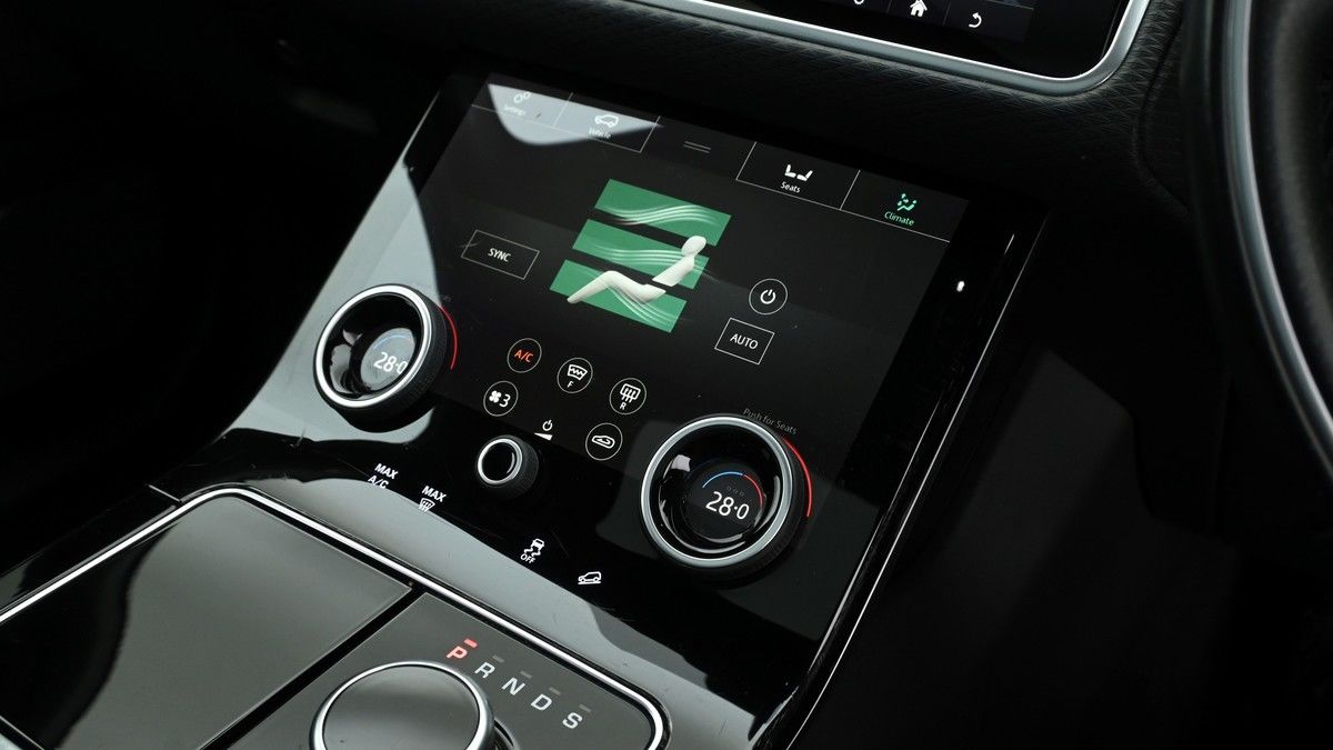 Land Rover Range Rover Velar Image 12