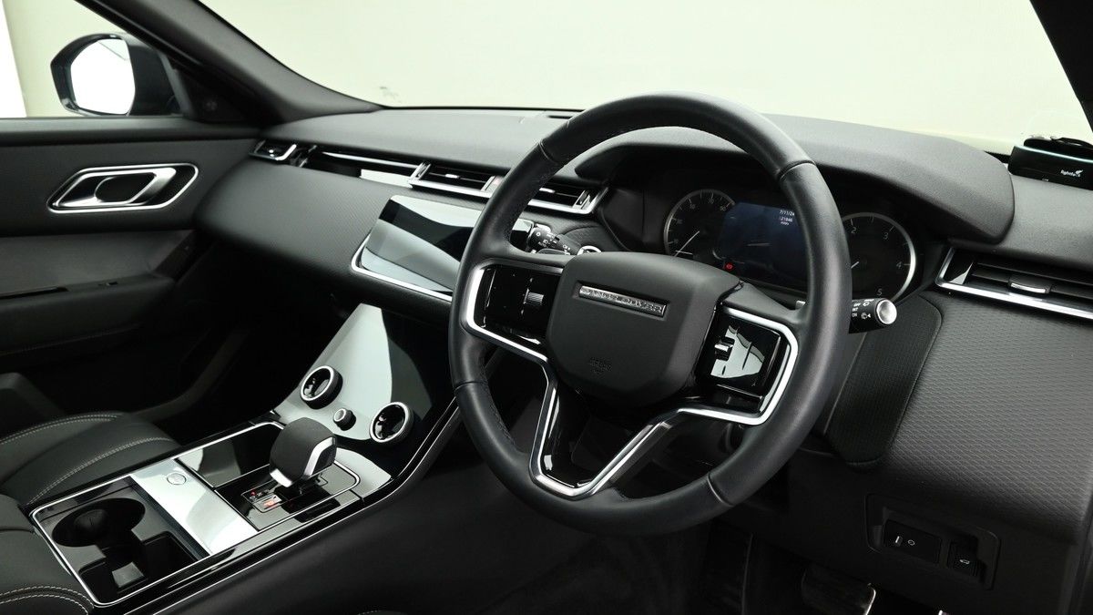 Land Rover Range Rover Velar Image 3