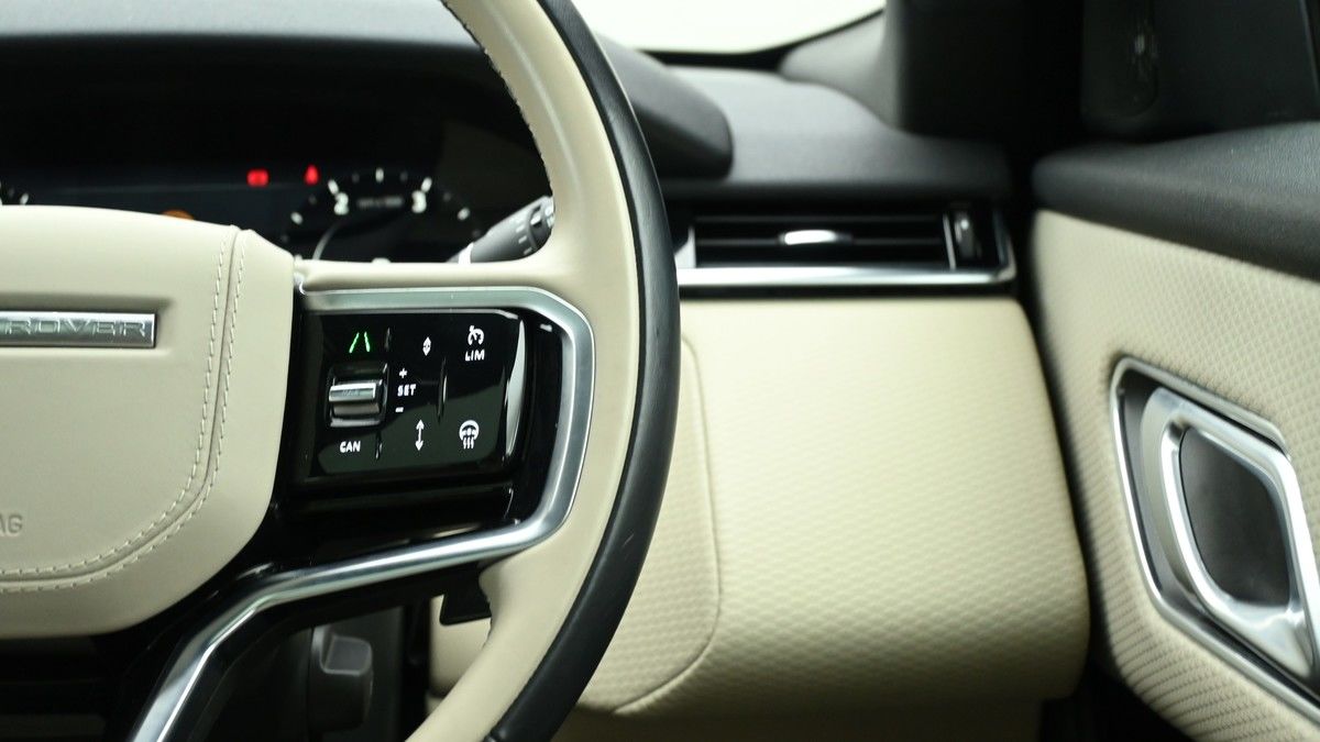 Land Rover Range Rover Velar Image 16