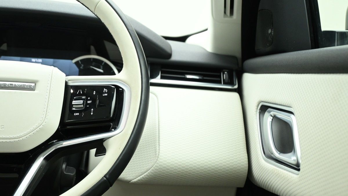 Land Rover Range Rover Velar Image 16