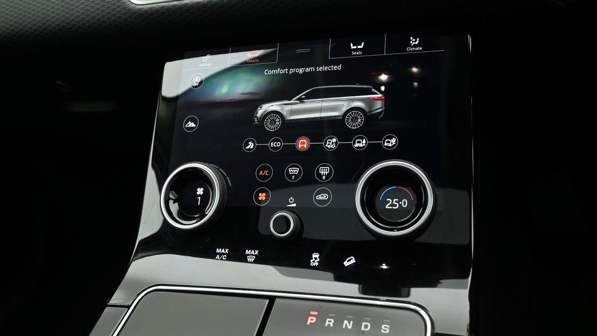 Land Rover Range Rover Velar Image 12