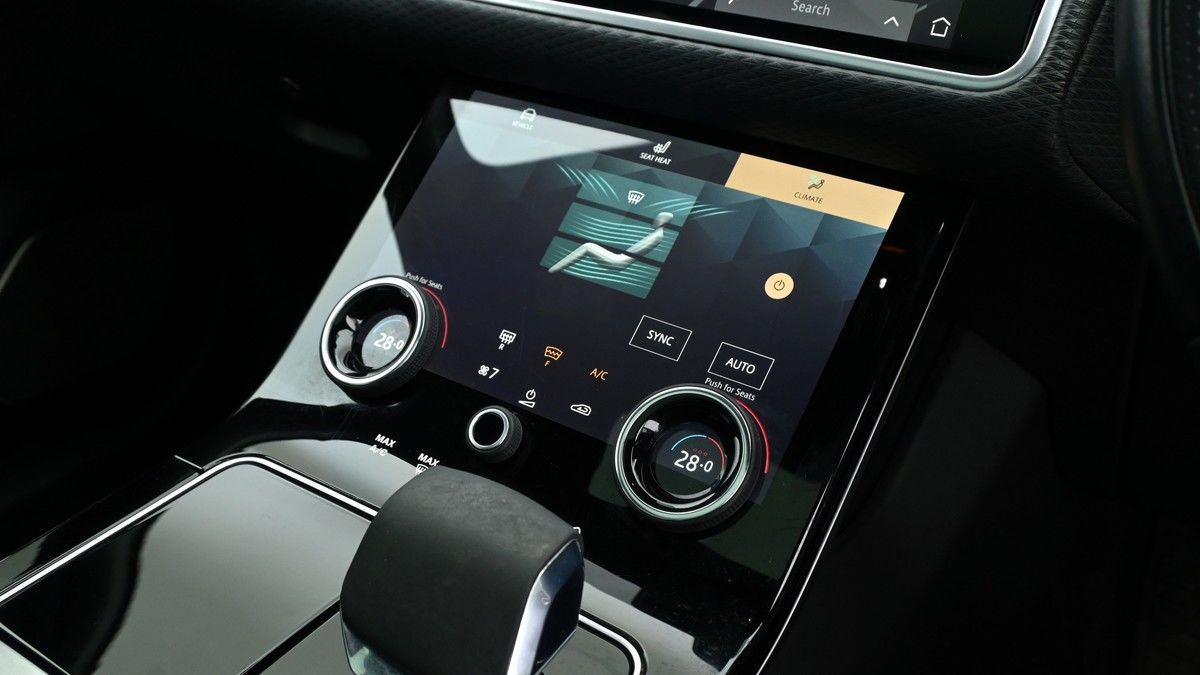 Land Rover Range Rover Velar Image 12