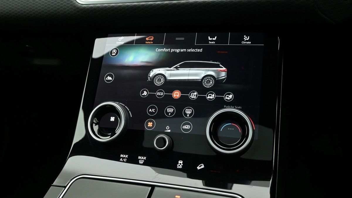 Land Rover Range Rover Velar Image 12