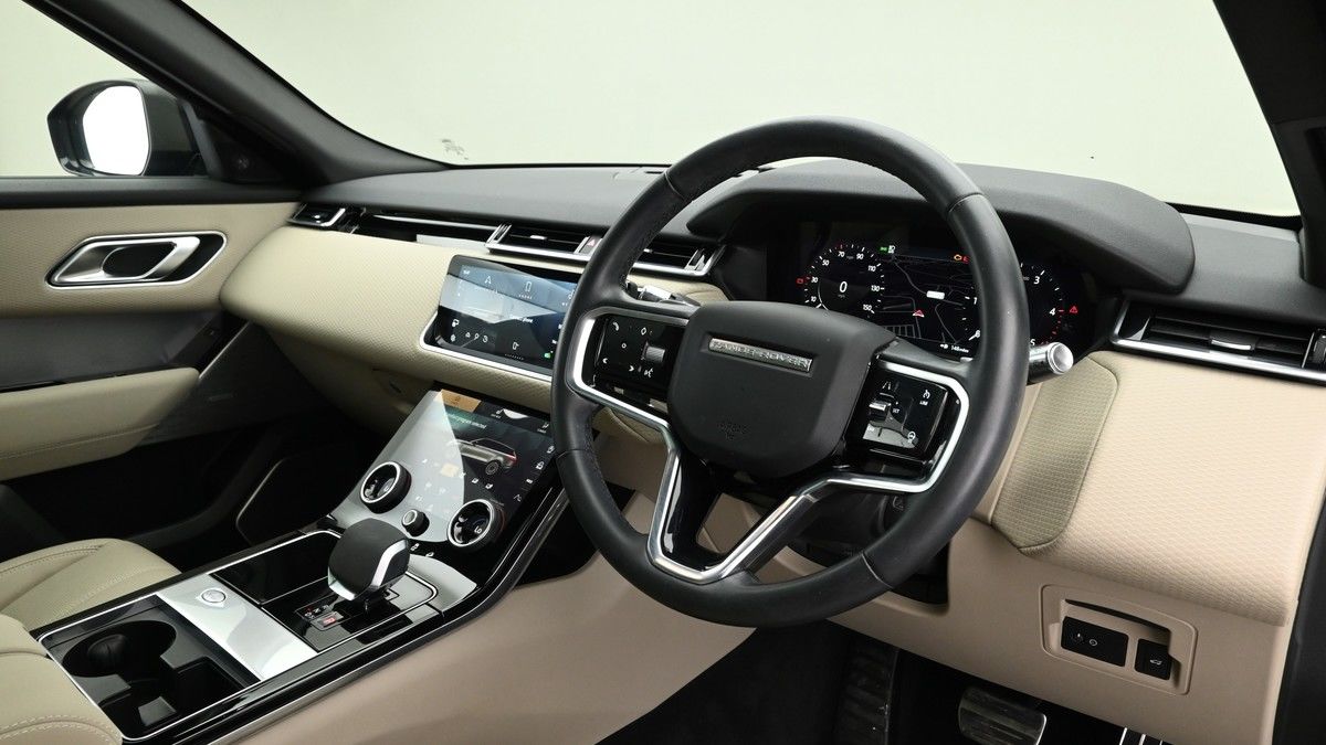 Land Rover Range Rover Velar Image 3