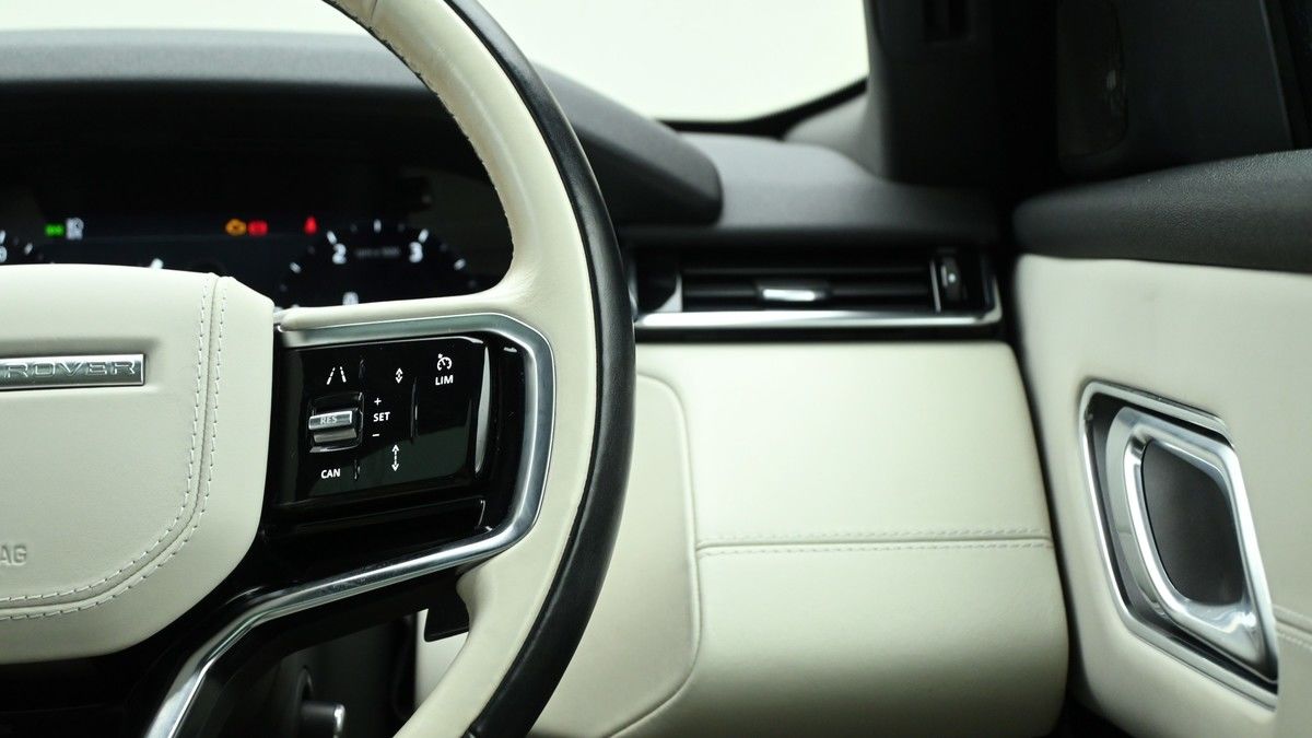 Land Rover Range Rover Velar Image 16