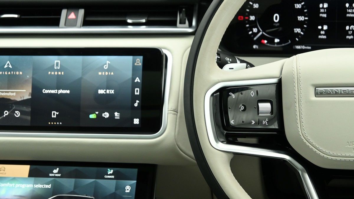 Land Rover Range Rover Velar Image 15