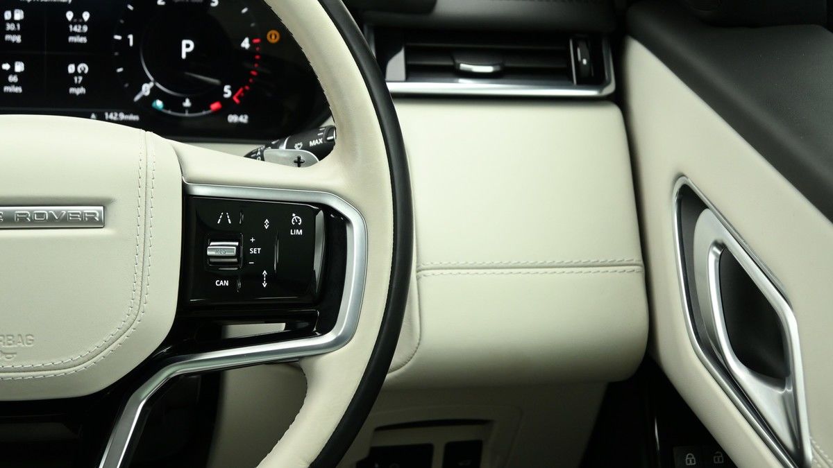 Land Rover Range Rover Velar Image 16