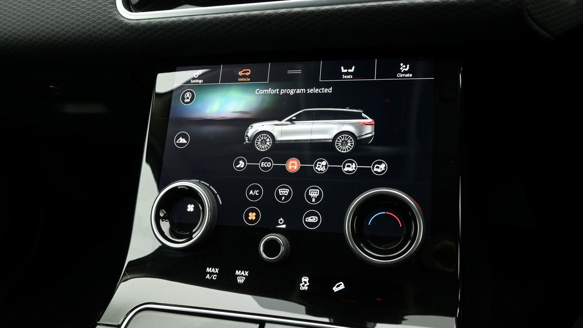 Land Rover Range Rover Velar Image 12