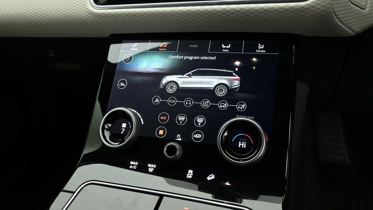 Land Rover Range Rover Velar Image 12