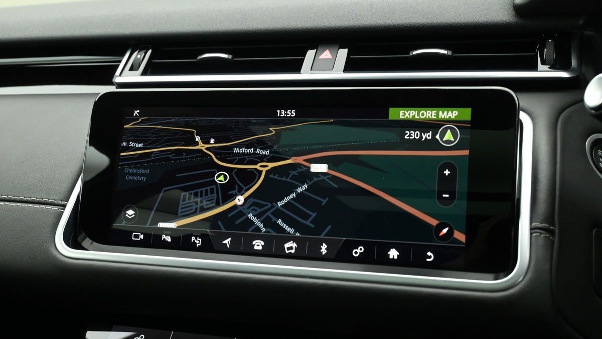 Land Rover Range Rover Velar Image 11