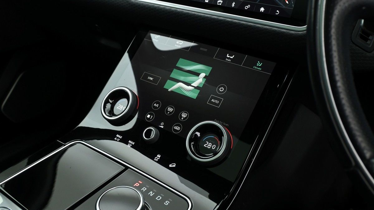 Land Rover Range Rover Velar Image 12