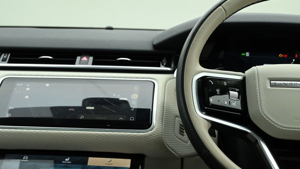 Land Rover Range Rover Velar Image 15