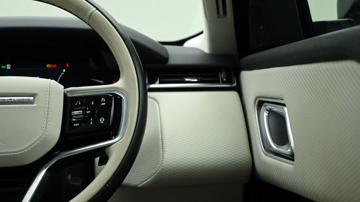 Land Rover Range Rover Velar Image 16