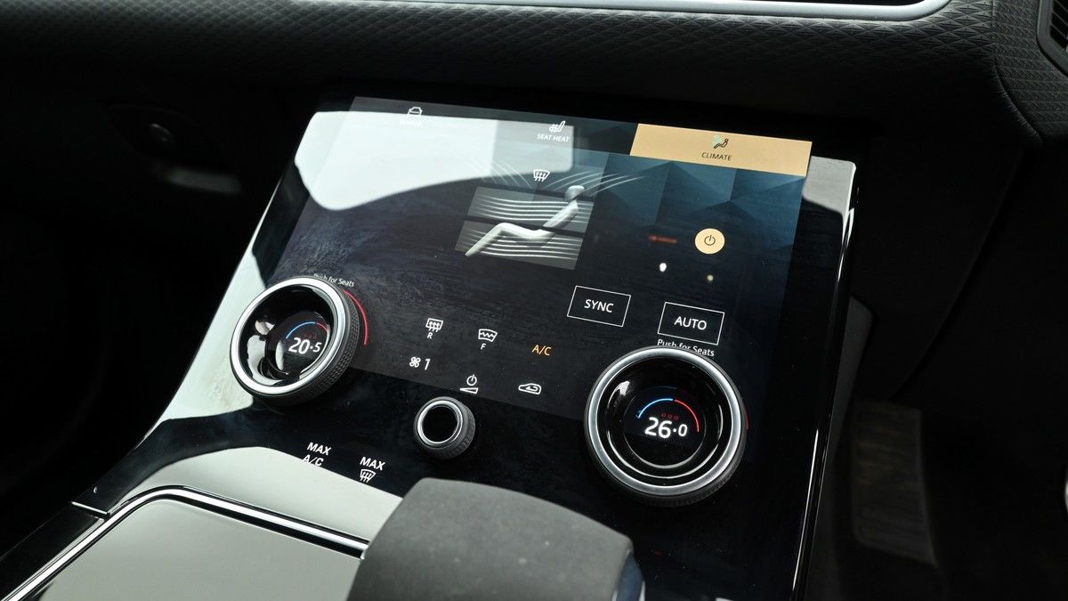 Land Rover Range Rover Velar Image 11