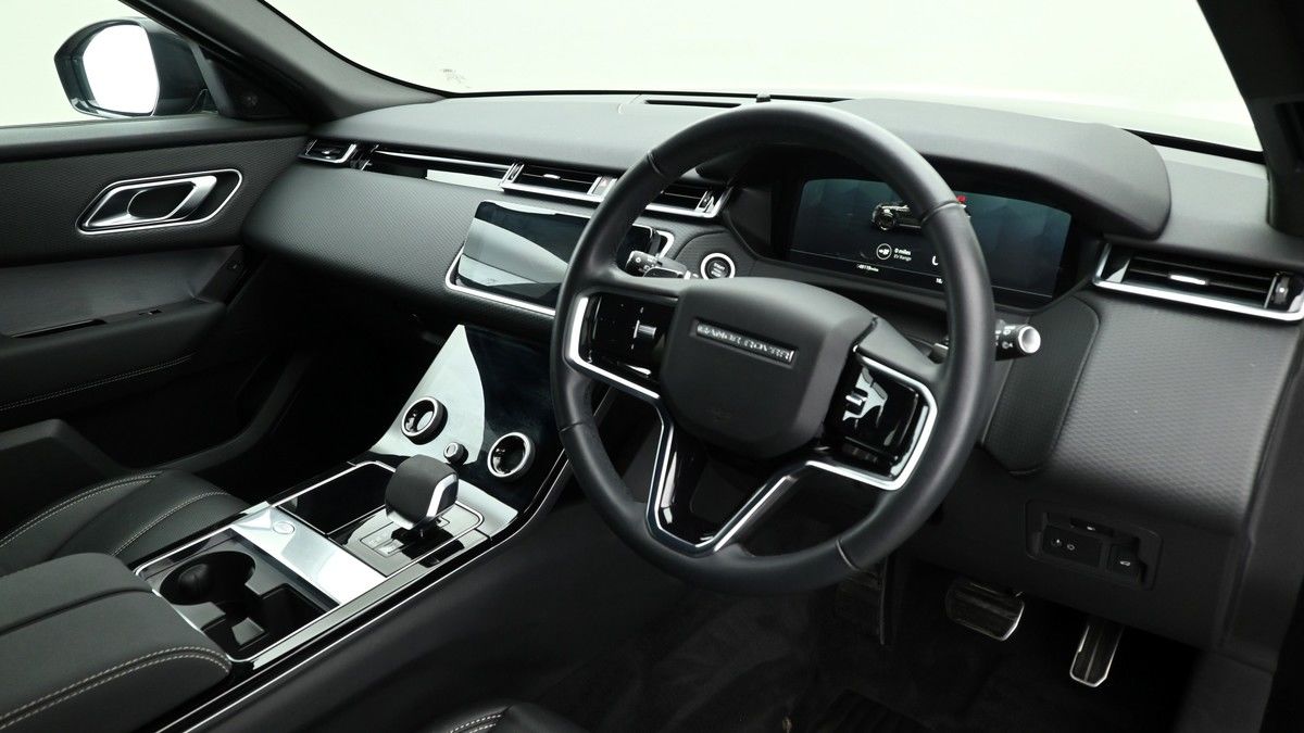 Land Rover Range Rover Velar Image 2