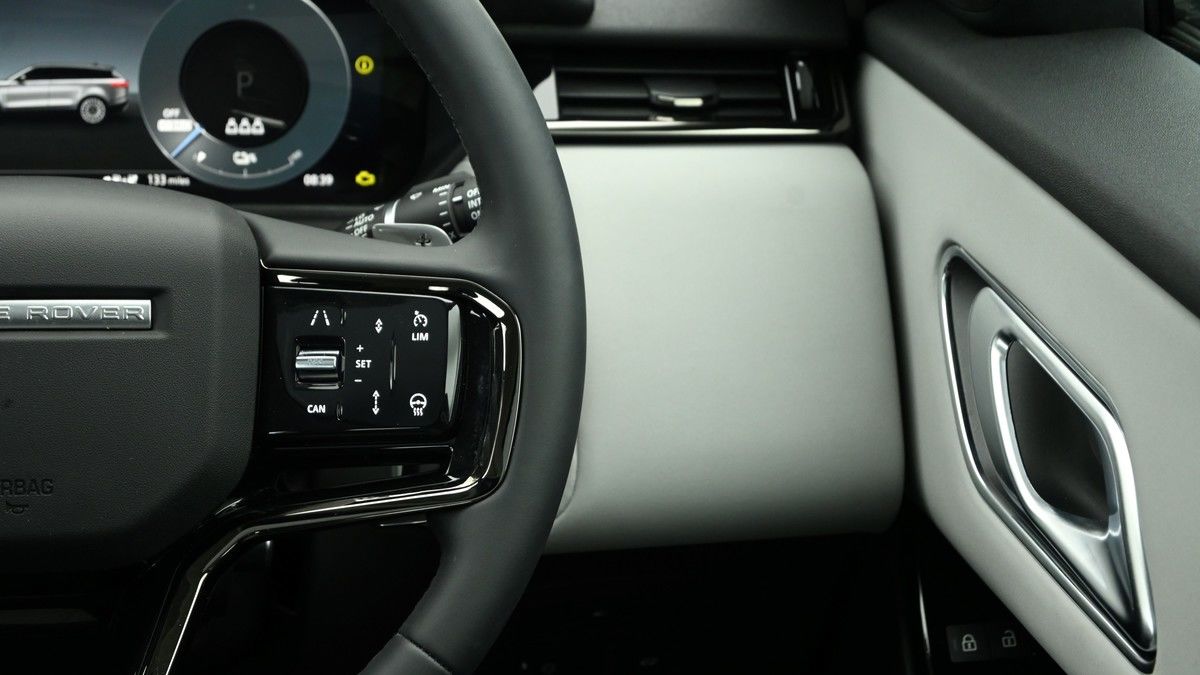 Land Rover Range Rover Velar Image 16