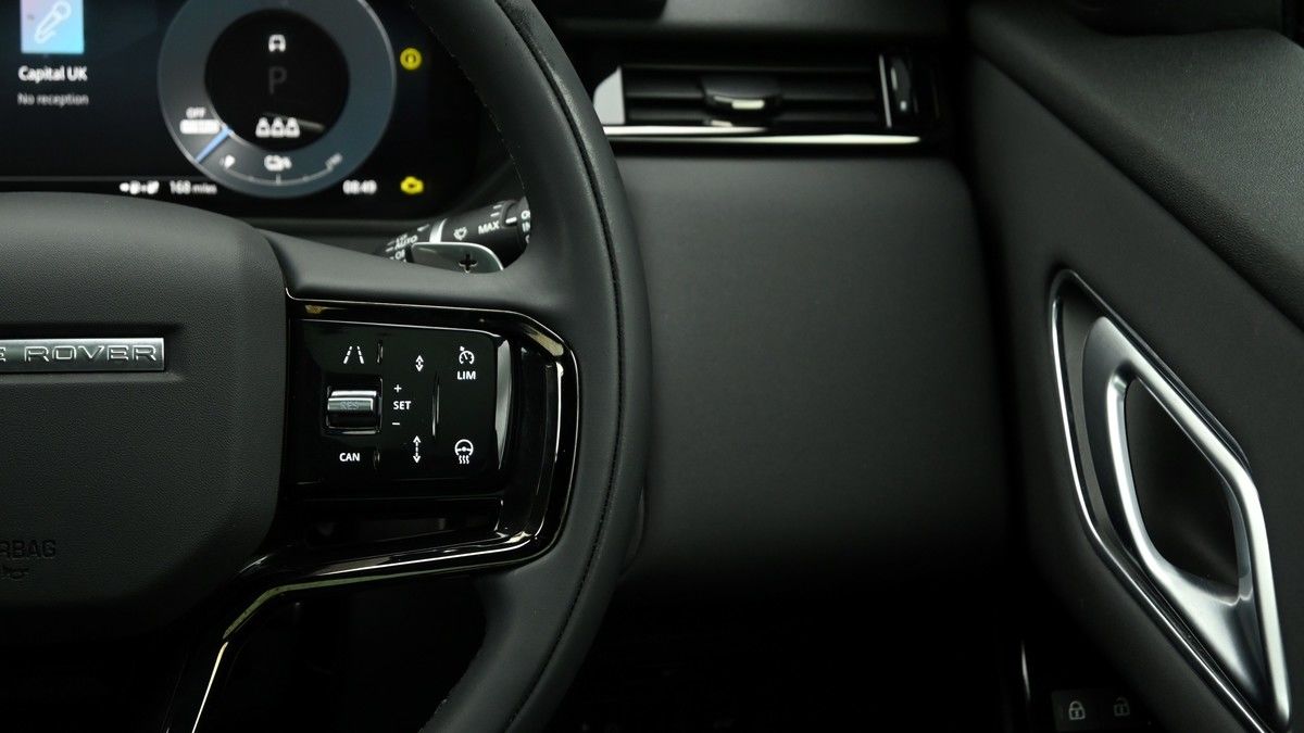 Land Rover Range Rover Velar Image 16