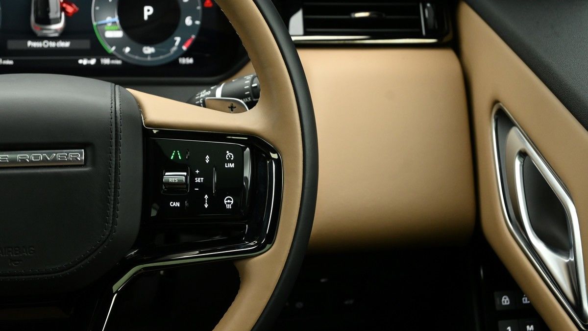 Land Rover Range Rover Velar Image 16