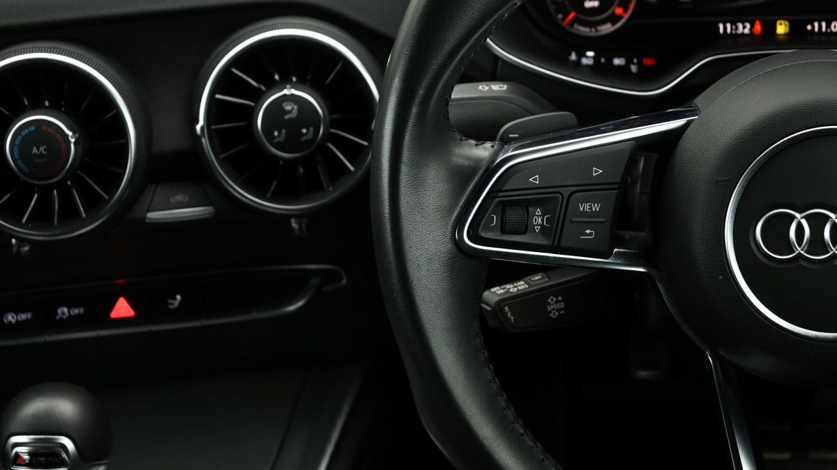 Audi TT Image 15