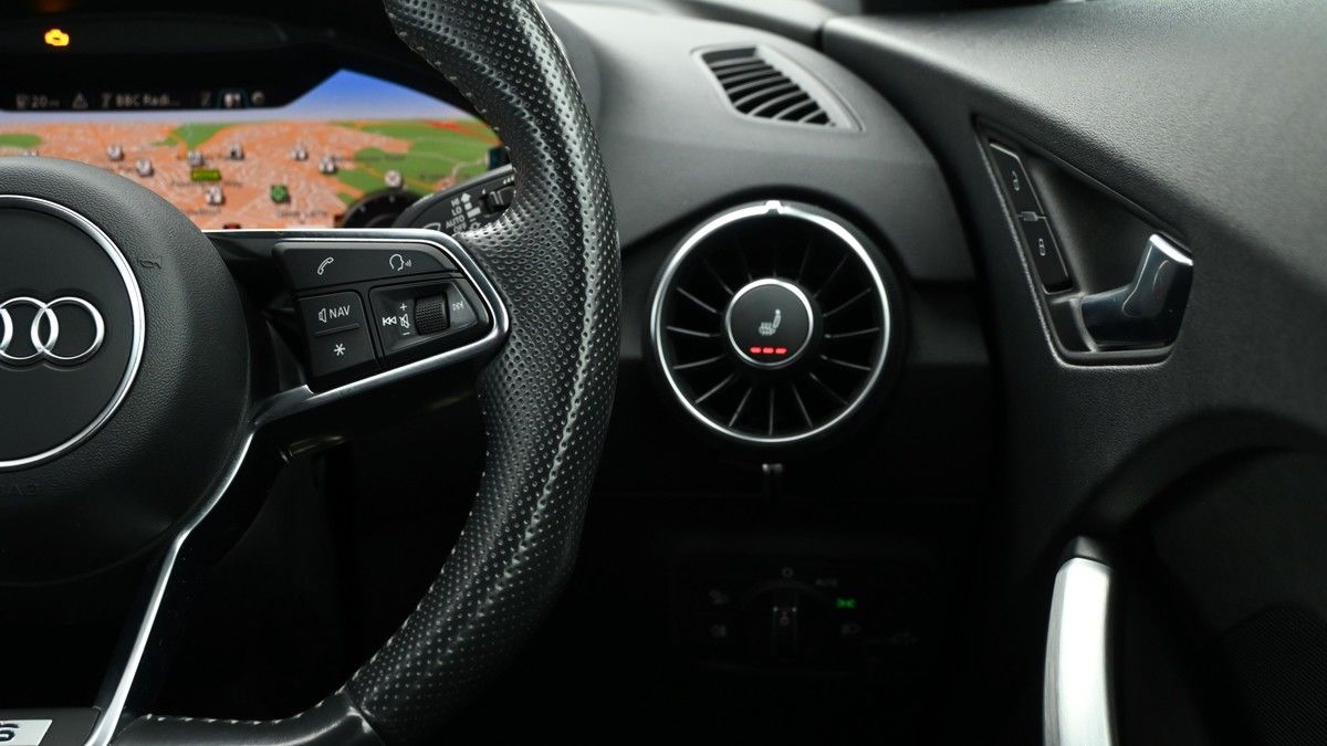 Audi TT Image 15