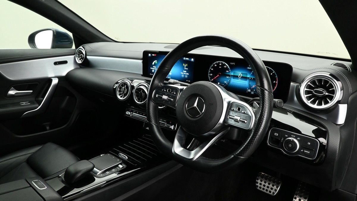 Mercedes-Benz CLA Image 3