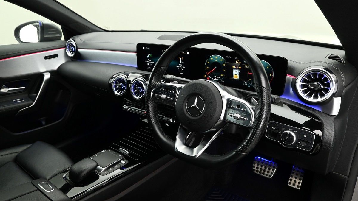 Mercedes-Benz CLA Image 3