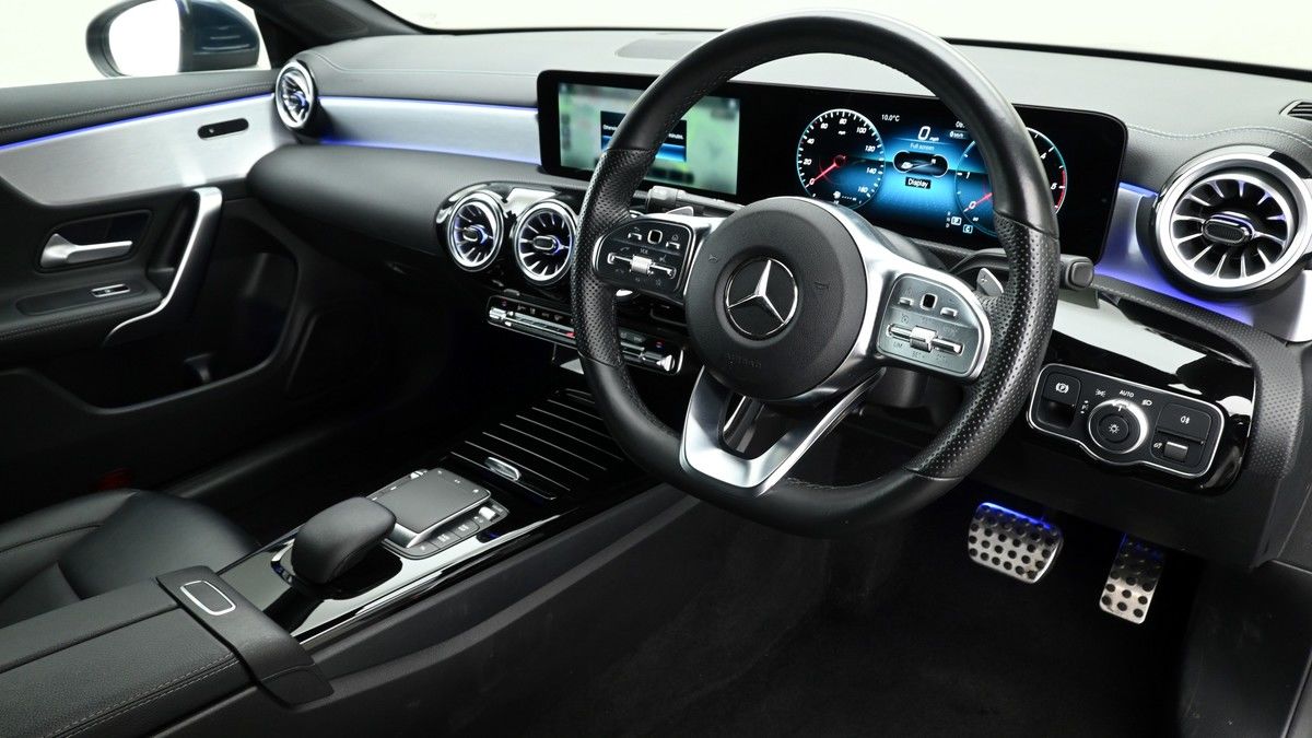 Mercedes-Benz CLA Image 2