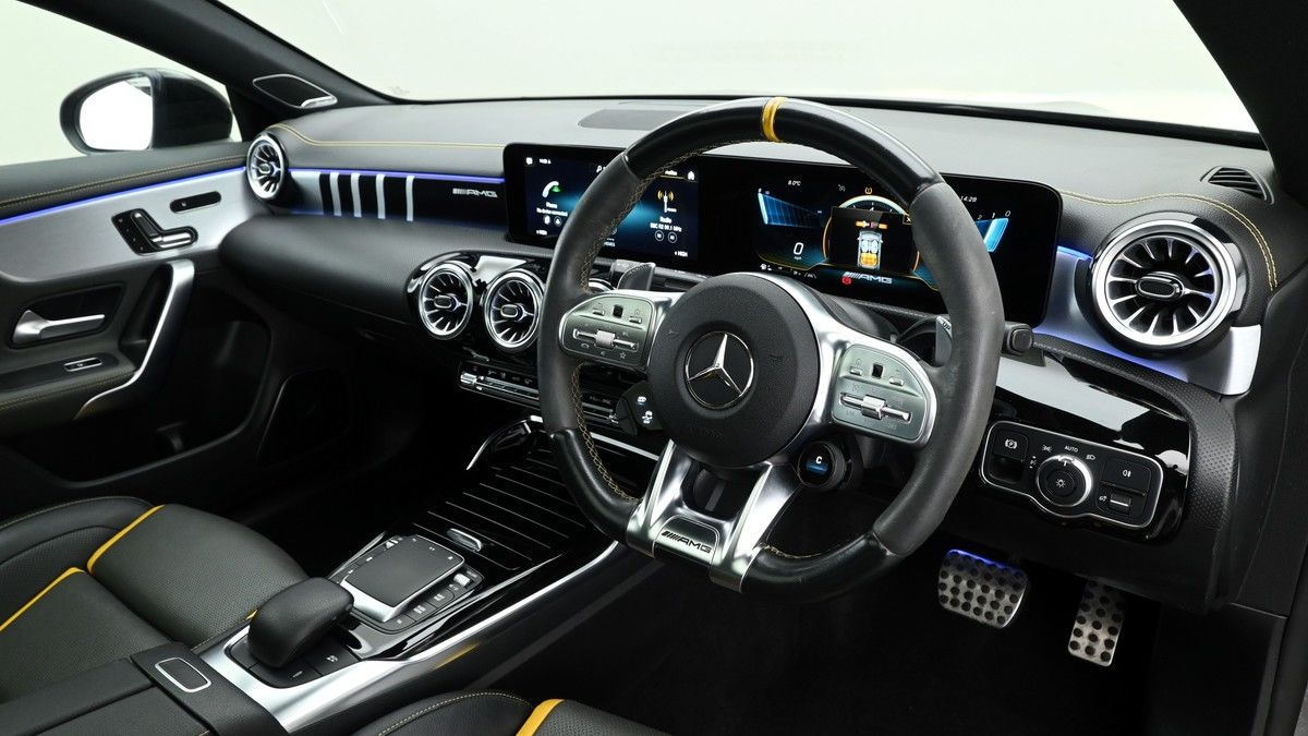 Mercedes-Benz CLA Image 3