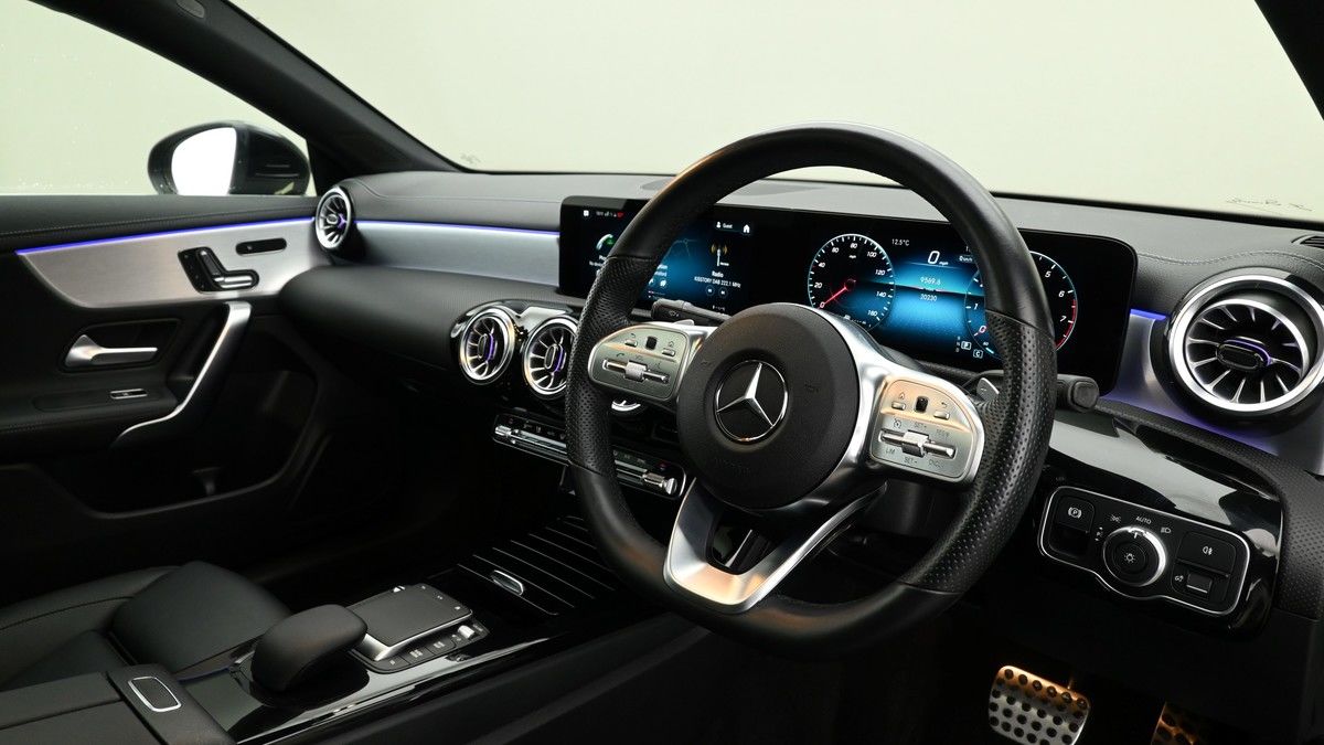 Mercedes-Benz CLA Image 3