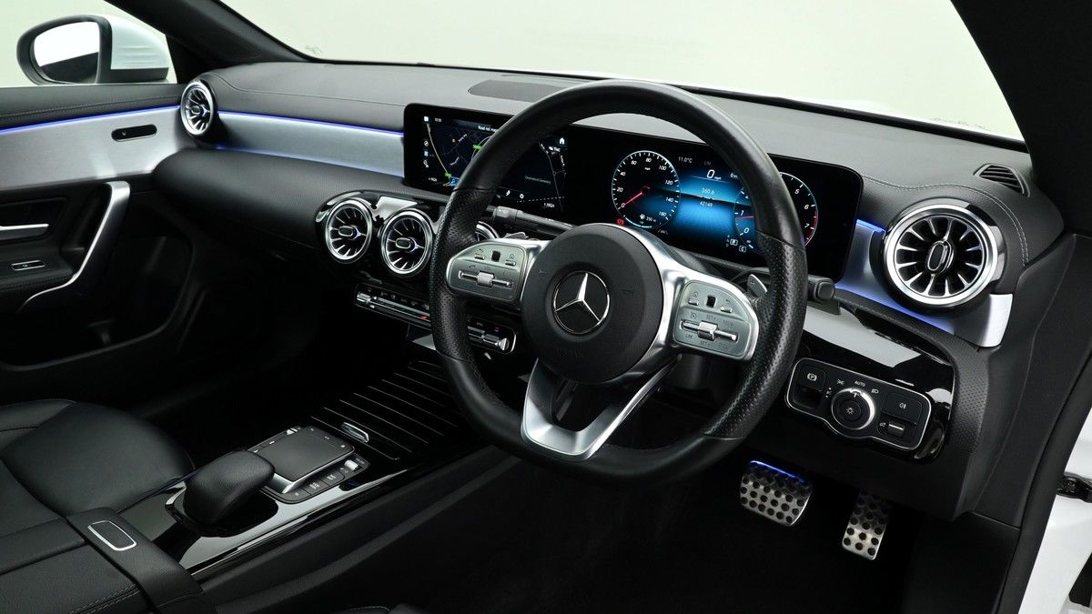 Mercedes-Benz CLA Image 3