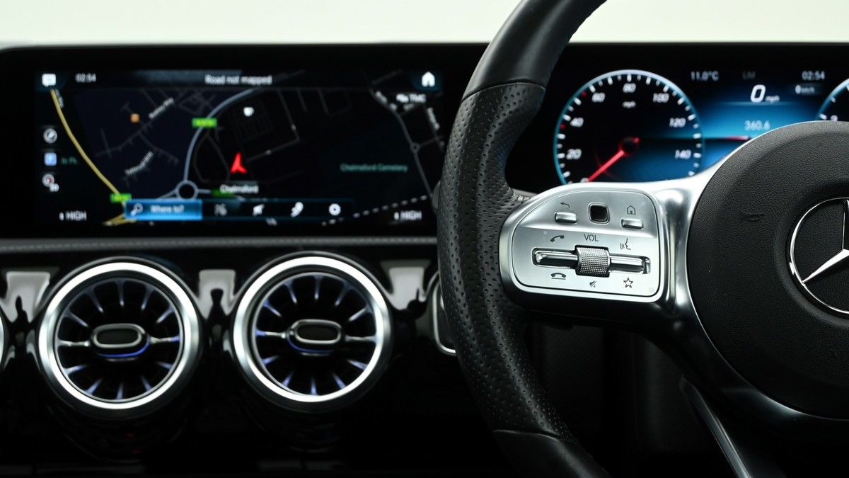 Mercedes-Benz CLA Image 15