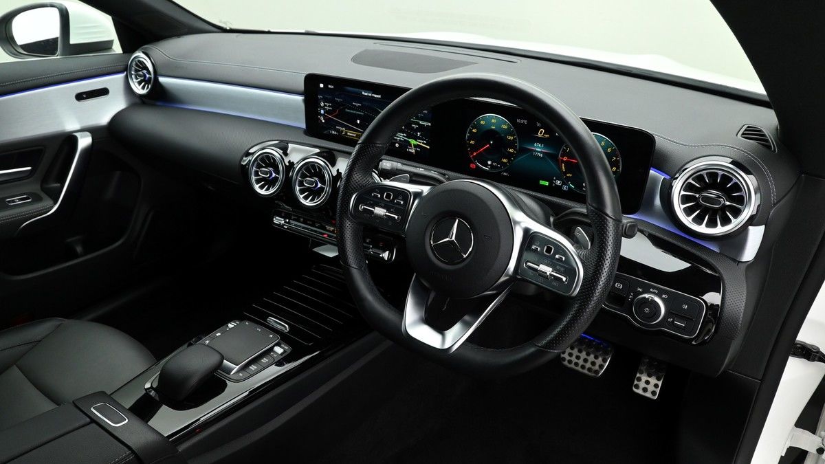 Mercedes-Benz CLA Image 2