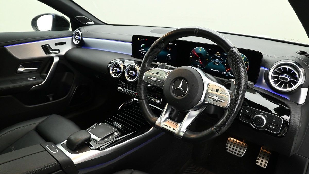 Mercedes-Benz CLA Image 3