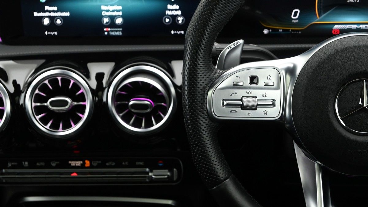 Mercedes-Benz CLA Image 15