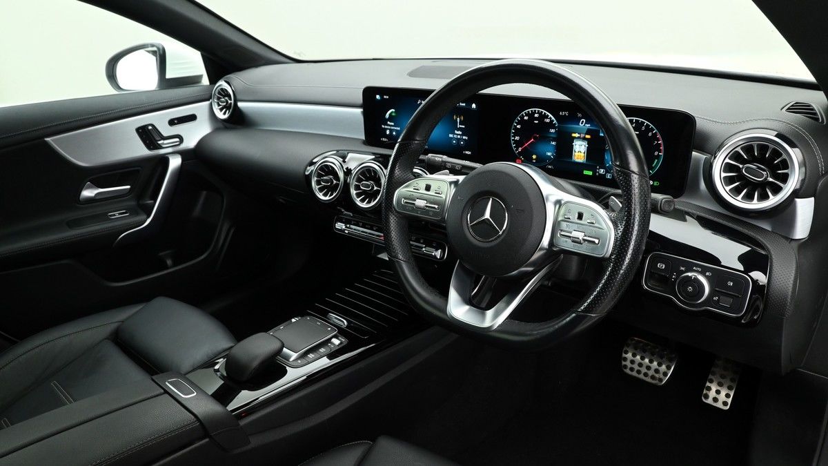 Mercedes-Benz CLA Image 3